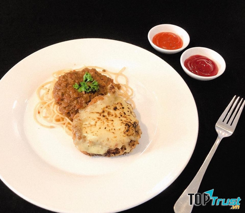 Pasta Food ban đầu chỉ nhận order online nhưng hiện nay đã có cửa tiệm ở khu Phú Nhuận và được nhiều bạn trẻ ghé đến