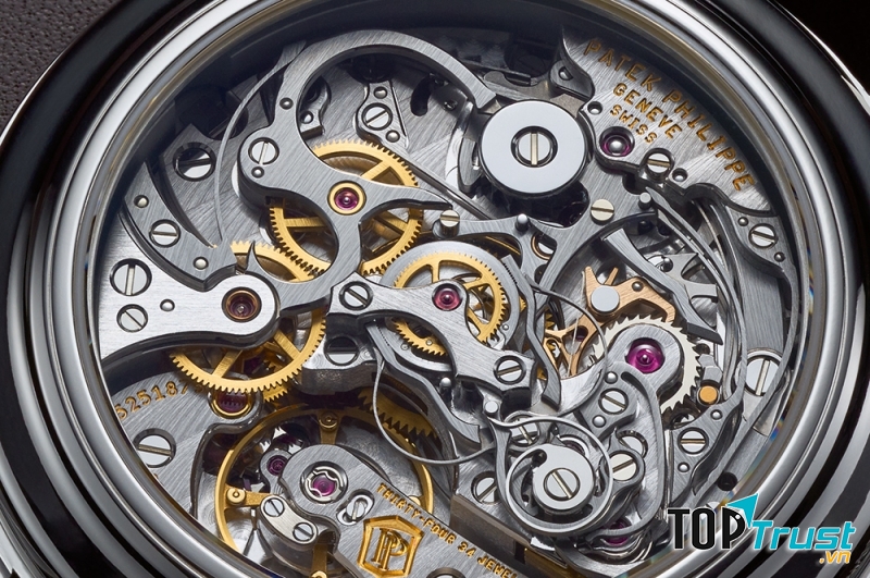 Từng chi tiết nhỏ của chiếc đồng hồ hãng Patek đều được làm tỉ mỉ bằng tay