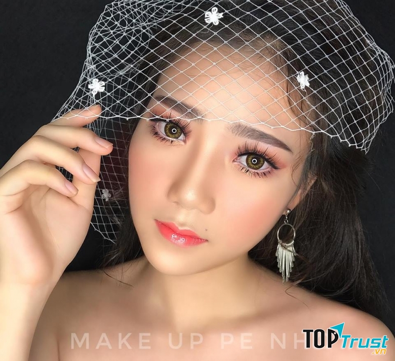 Pé Nhỏ Make Up (Áo cưới Bella)