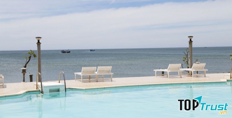 Hồ bơi ngoài trời tại Peaceful Resort