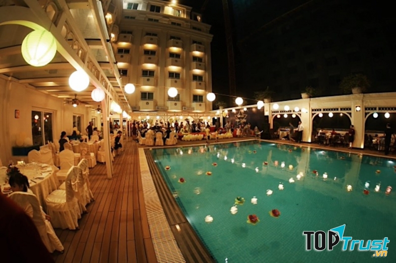 Hồ bơi tại khách sạn Pearl River Hải Phòng