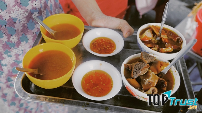 Phá lấu Xóm Chiếu