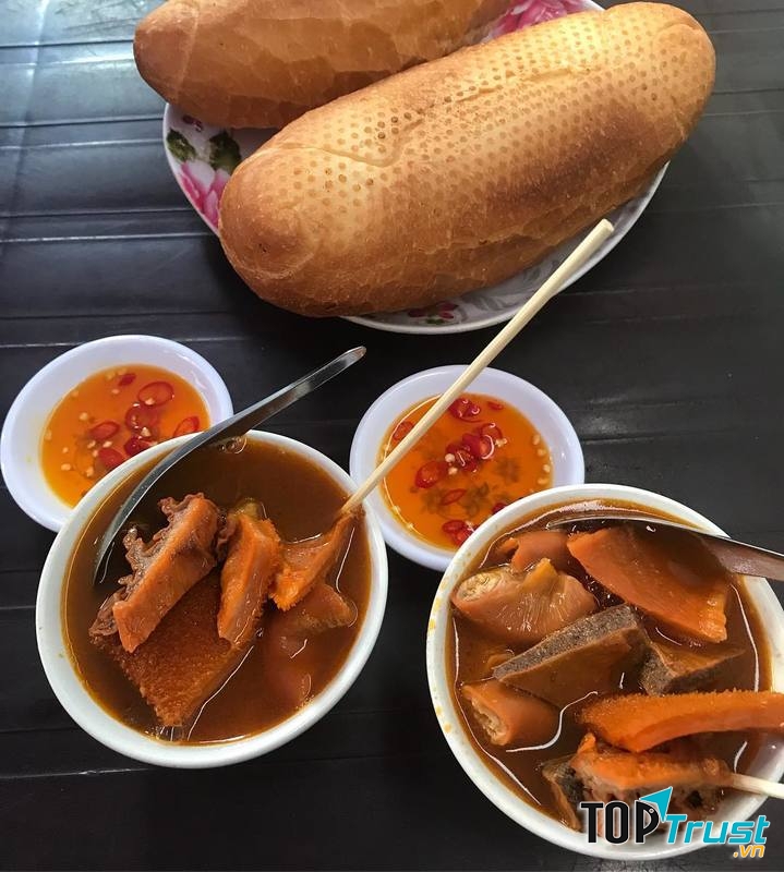 Phá Lấu Cô Oanh