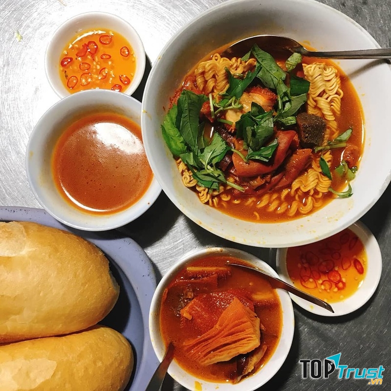 Phá Lấu Cô Thảo