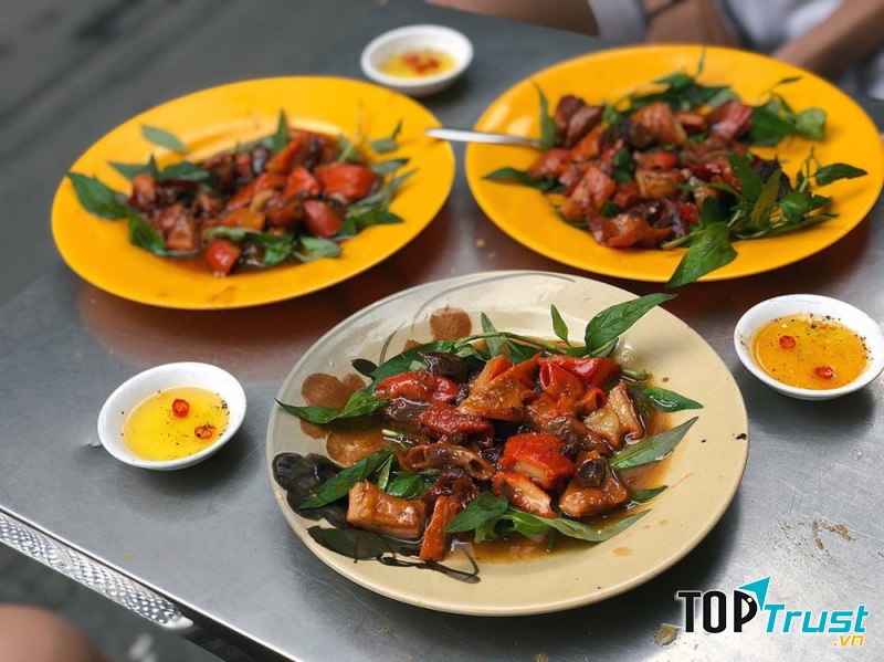 Phá Lấu Ngọc Thắm