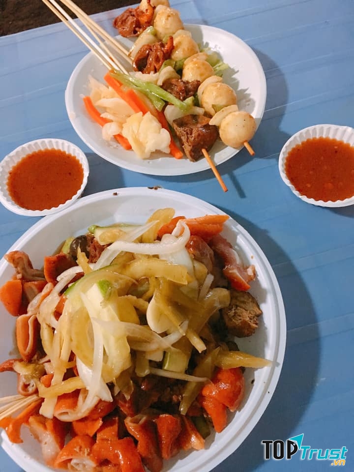Phá Lấu Xiên Que Và Gà Nướng Vỉa Hè