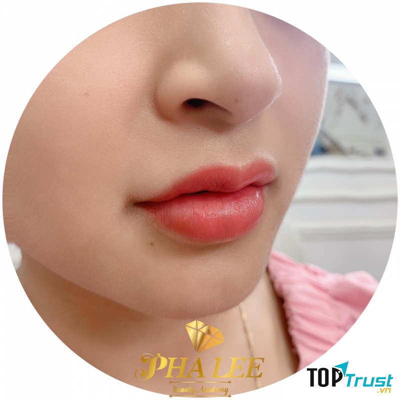 Pha Lee beauty