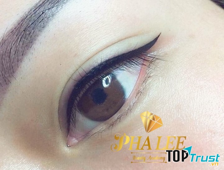 Pha Lee Beauty Academy