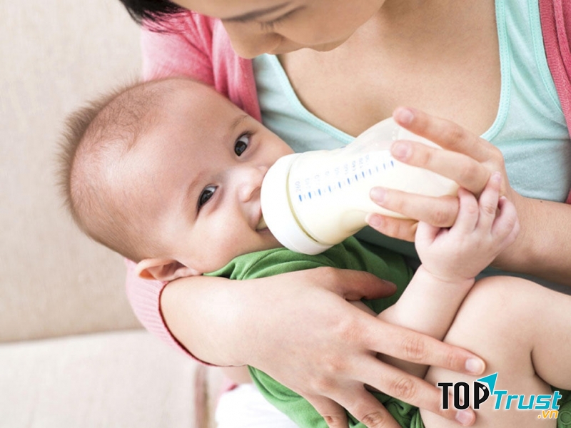 Pha sữa bằng nước nóng