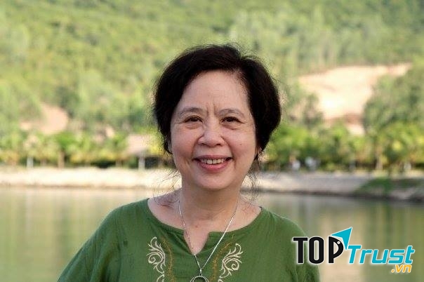 Cô Phạm Chi Mai có kinh nghiệm 40 năm giảng dạy cùng các trải nghiệm tại đại học sư phạm ngoại ngữ Hà Nội và nước ngoài