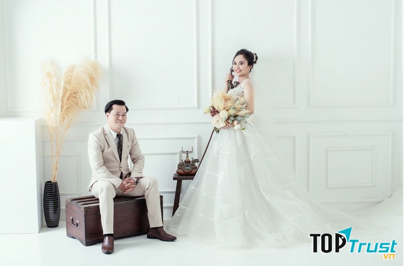 Phạm Hoàng Studio