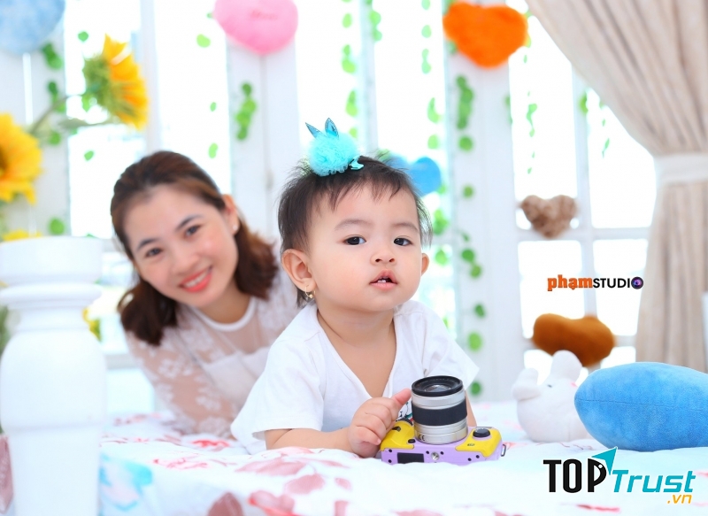 Ảnh chụp mẹ và bé tại Phạm Studio