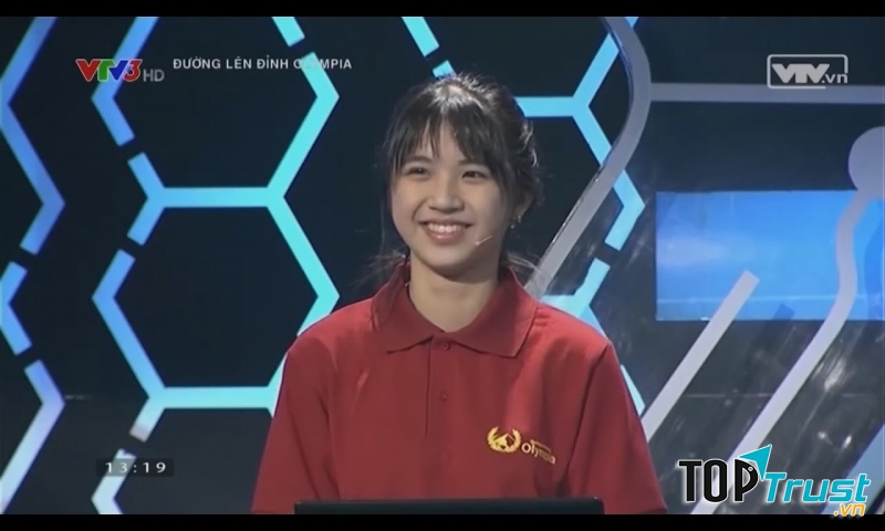 Lan Thy trong cuộc thi Đường lên đỉnh Olympia