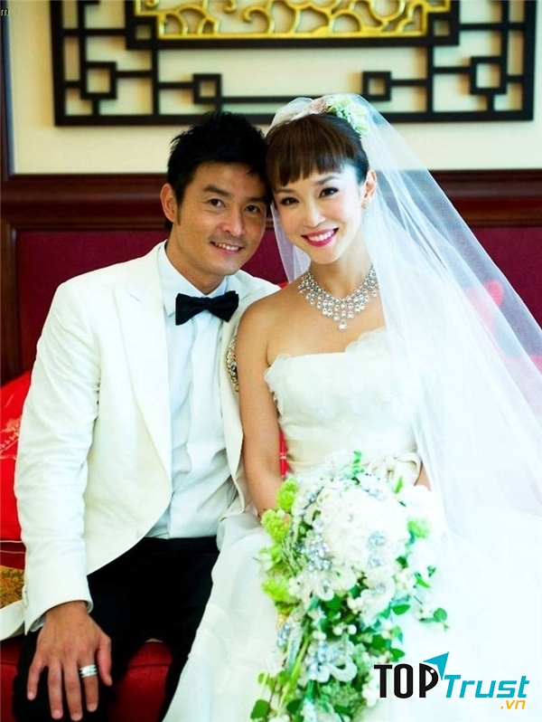 Đám cưới thật diễn ra vào năm 2009 như một kết thúc viên mãn tuyệt vời cho người hâm mộ khi mà Quá Nhi và Cô Long đã chính thức về chung một nhà.