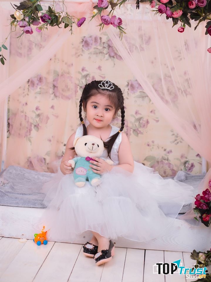 Tiểu thiên thần xinh như mơ tại PhamSon