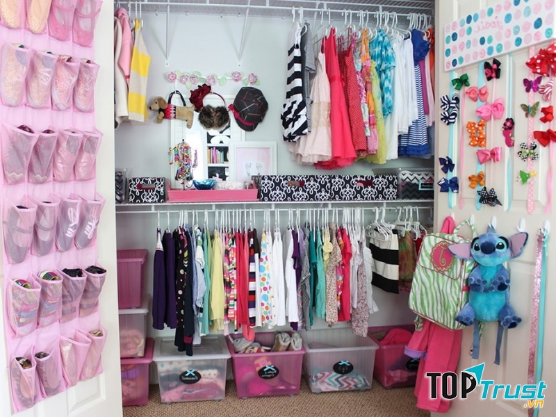 Phân rõ đồ đạc trong tủ quần áo