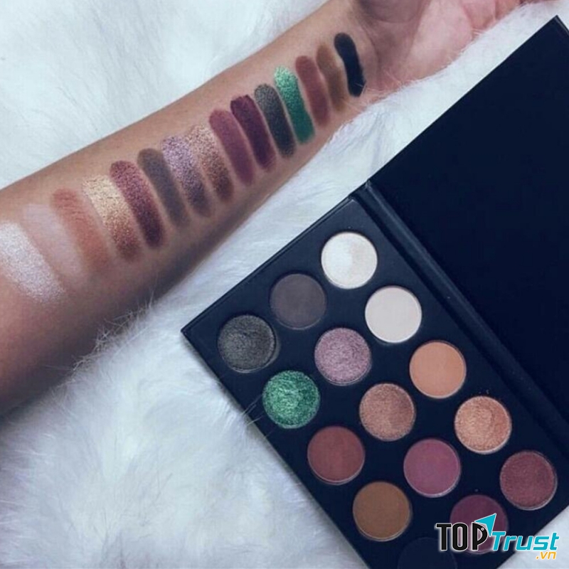 Phấn mắt Morphe x Kathleenlights palette có giá khoảng 500.000 đồng