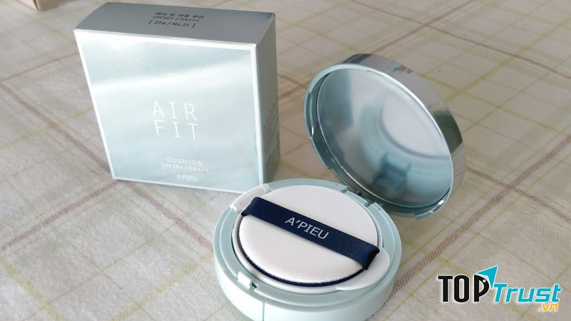 Thiết kế hộp mạ kim chắc chắn, nhẹ tay.