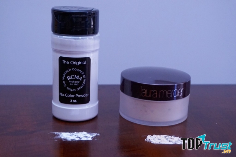 Phấn phủ RCMA No Color Powder được coi là bản dupe của Laura Mercier Translucent Loose Setting Powder