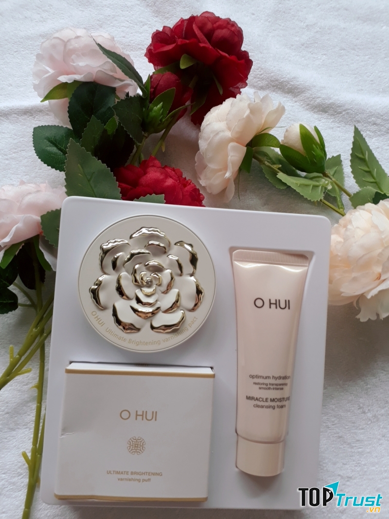 Phấn phủ dưỡng trắng Ohui Ultimate Brightening Varnishing Pact