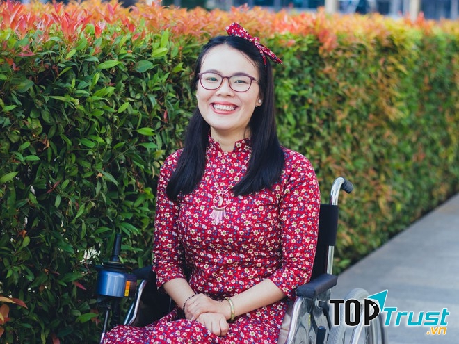 Phan Thị Rát - Cô sinh viên khuyết tật chăm học
