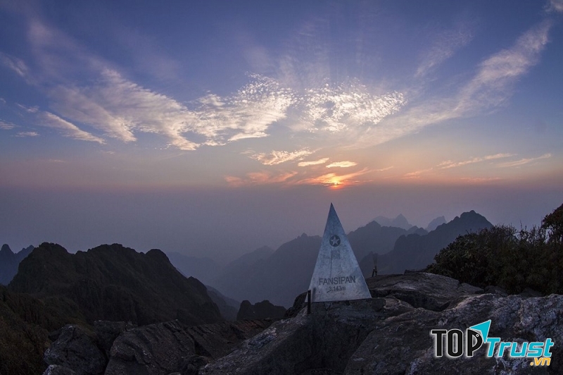 Với độ cao 2143m dành cho những ai thích mạo hiểm, chinh phục