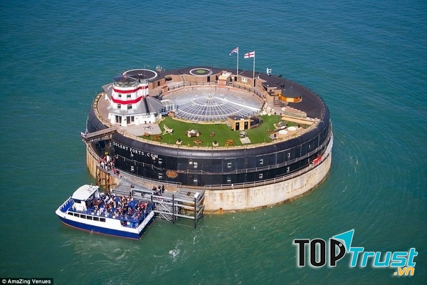 Pháo đài Solent (No Man’s Fort và Spitbank Sea Fort), Anh