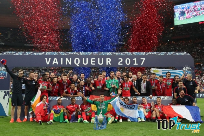 PSG ăn mừng chức vô địch
