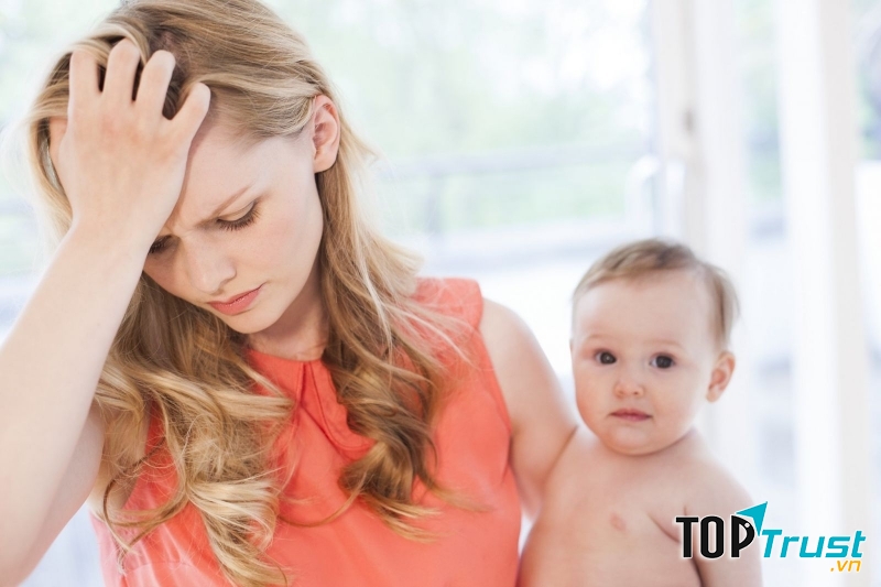 Khi trên người xuất hiện các nốt phát ban tuyệt đối không hôn trẻ