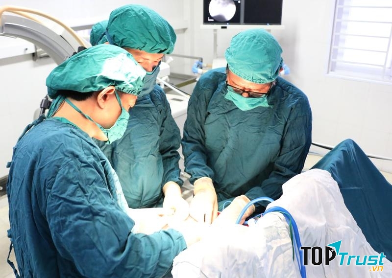 Phẫu thuật điều trị các bệnh về cột sống gây đau lưng