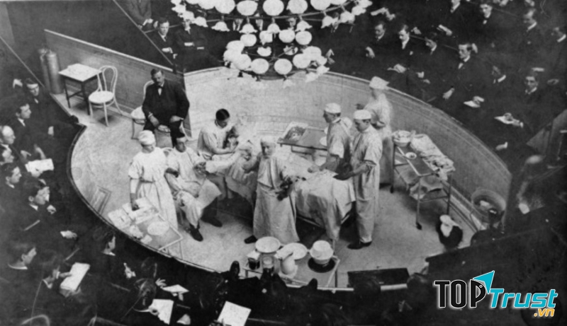 Đến tận năm 1887, Mỹ mới thực hiện ca phẫu thuật não đầu tiên