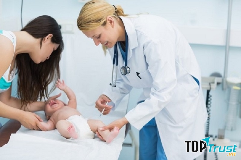 Trẻ được tiêm vacxin phế cầu liên hiệp đúng thời điểm