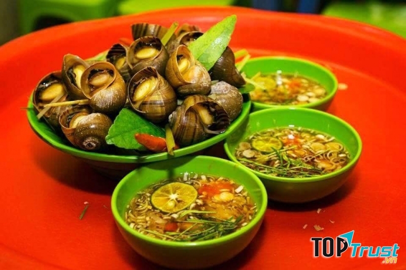 Phi Hùng - Ốc xào me cay