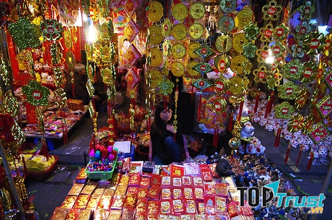 Chợ Tết phổ cổ Hàng Mã