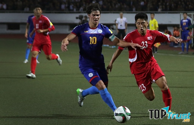Phil Younghusband (áo xanh) là đầu tàu của Philippines
