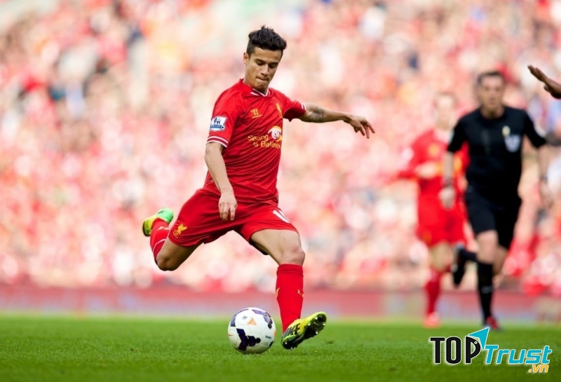 Tuy sở hữu ngoại hình thấp bé nhưng Coutinho luôn biết cách khiến hàng phòng ngự đối phương chao đảo