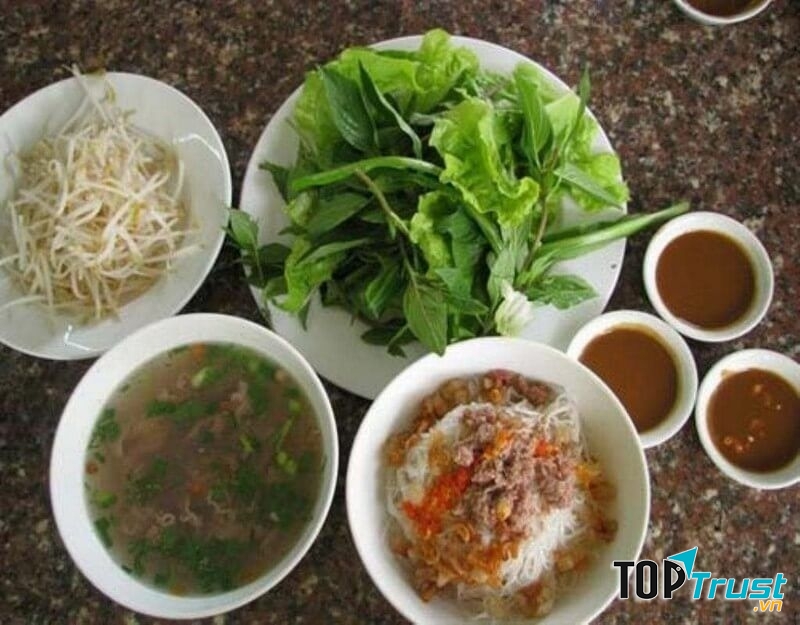 Bát phở 2 tô thơm ngon, độc đáo
