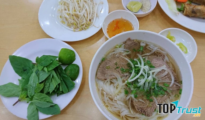 Tô phở đầy đặn