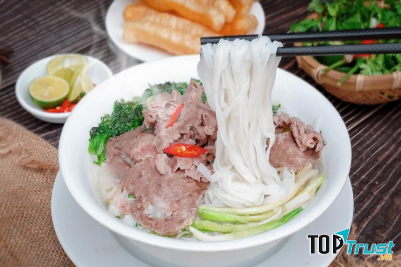 Sợi bánh phở thon mảnh, dai dai