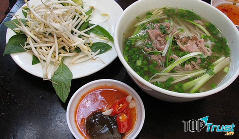 Phở Anh Đức được nhận xét là có thịt mềm tươi thơm ngon