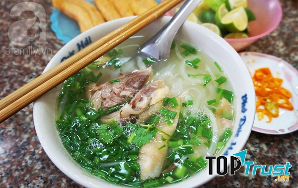 Phở Đức Hải, Phở gà chặt, Phở Bản... đều là tên gọi của quán.