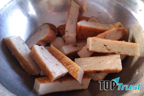 Bánh canh chả cá Nha Trang tuy chỉ là một món ăn bình dân nhưng đã trở thành một đặc sản.