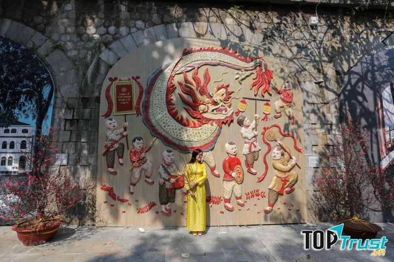 Phố bích họa Phùng Hưng