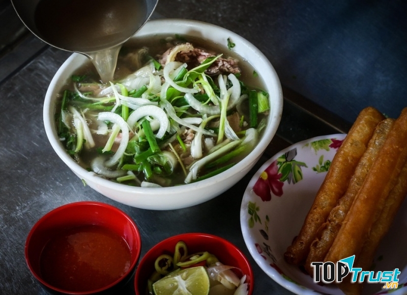 Hơn 30 năm qua, ﻿﻿phở Phú Gia đã mang những hương vị rất Hà Nội đến gần hơn với người dân Sài thành