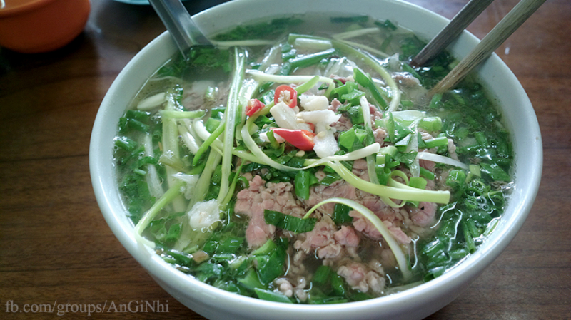 Phở bò gia truyền Tư Lùn