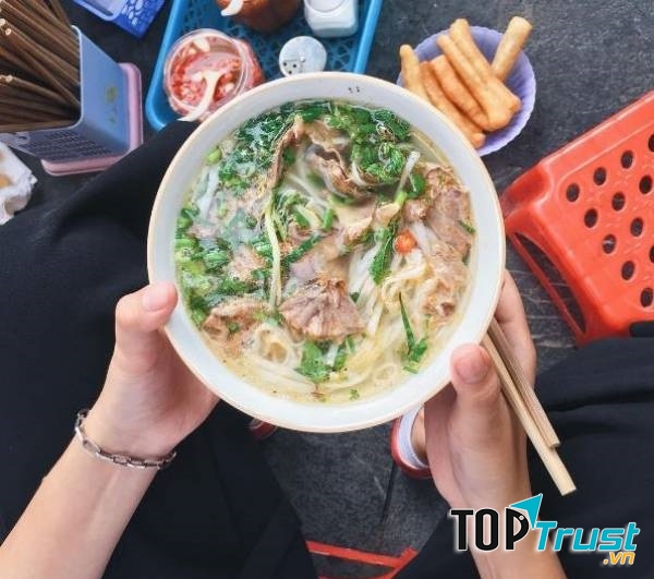 Phở bưng Hàng Trống