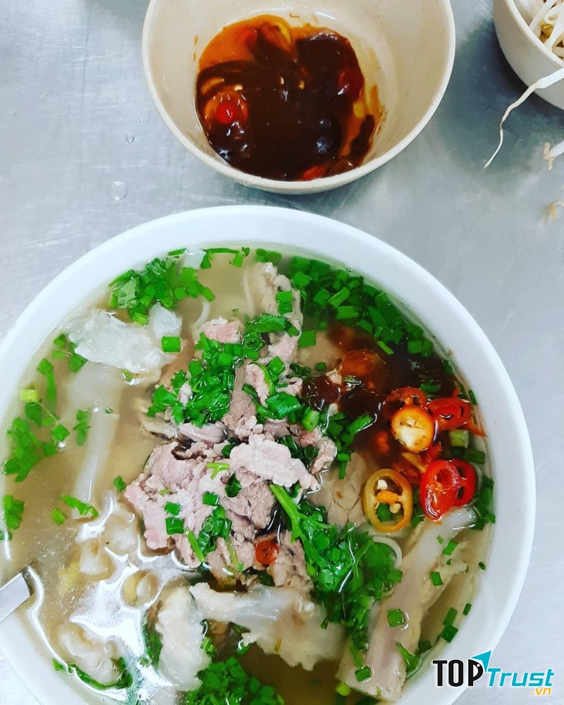 Bánh phở trắng nõn, thịt thơm lừng