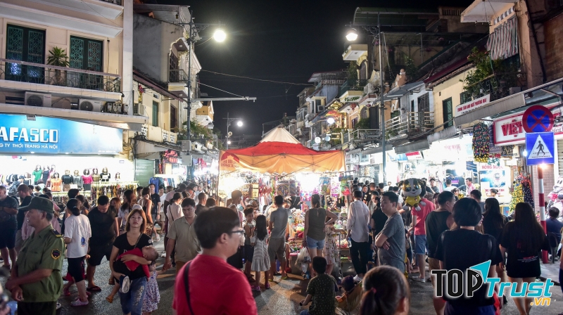 Phố cổ Hà Nội và chợ đêm