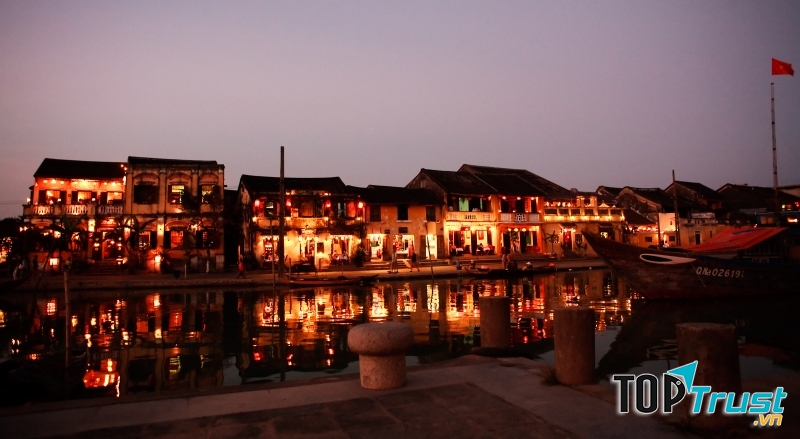 Không còn gì tuyệt vời hơn khi đón giao thừa ở phố cổ