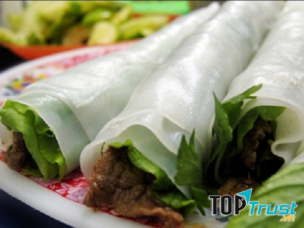 Phở cuốn tại quán